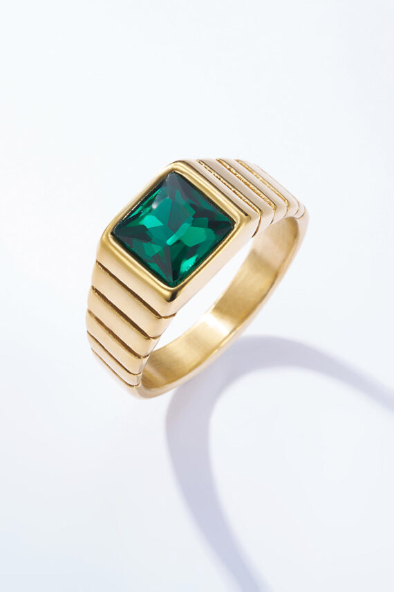 Ring met gekleurde steen