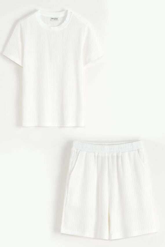 T-shirt en short set met een zeer discreet patroon