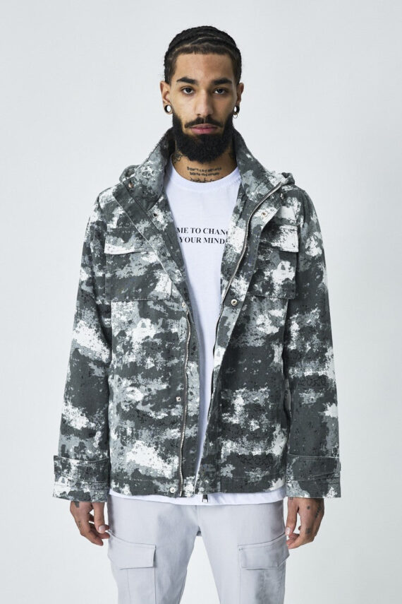 Camouflage windjack met capuchon